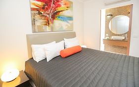 Indulge Apartments - Ontario